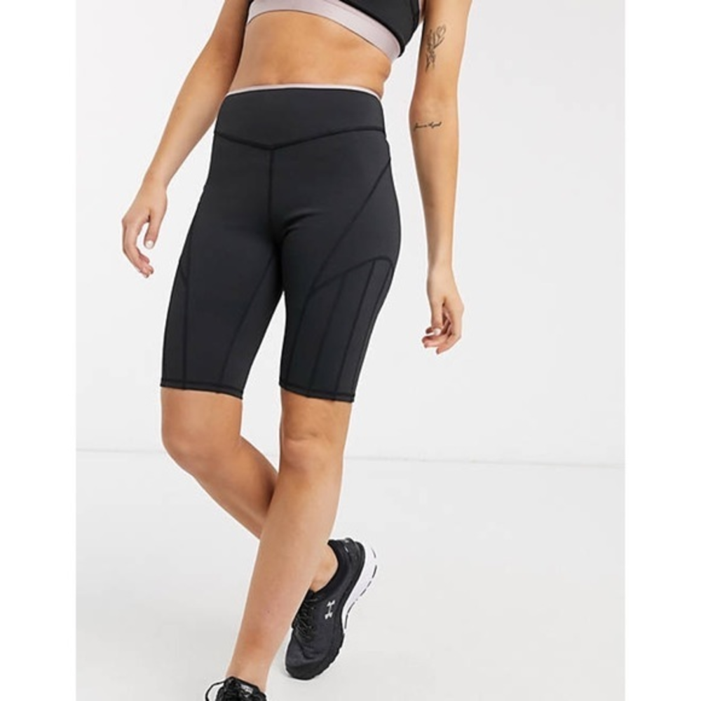 FREE PEOPLE MOVEMENT Black biker shorts Small‎